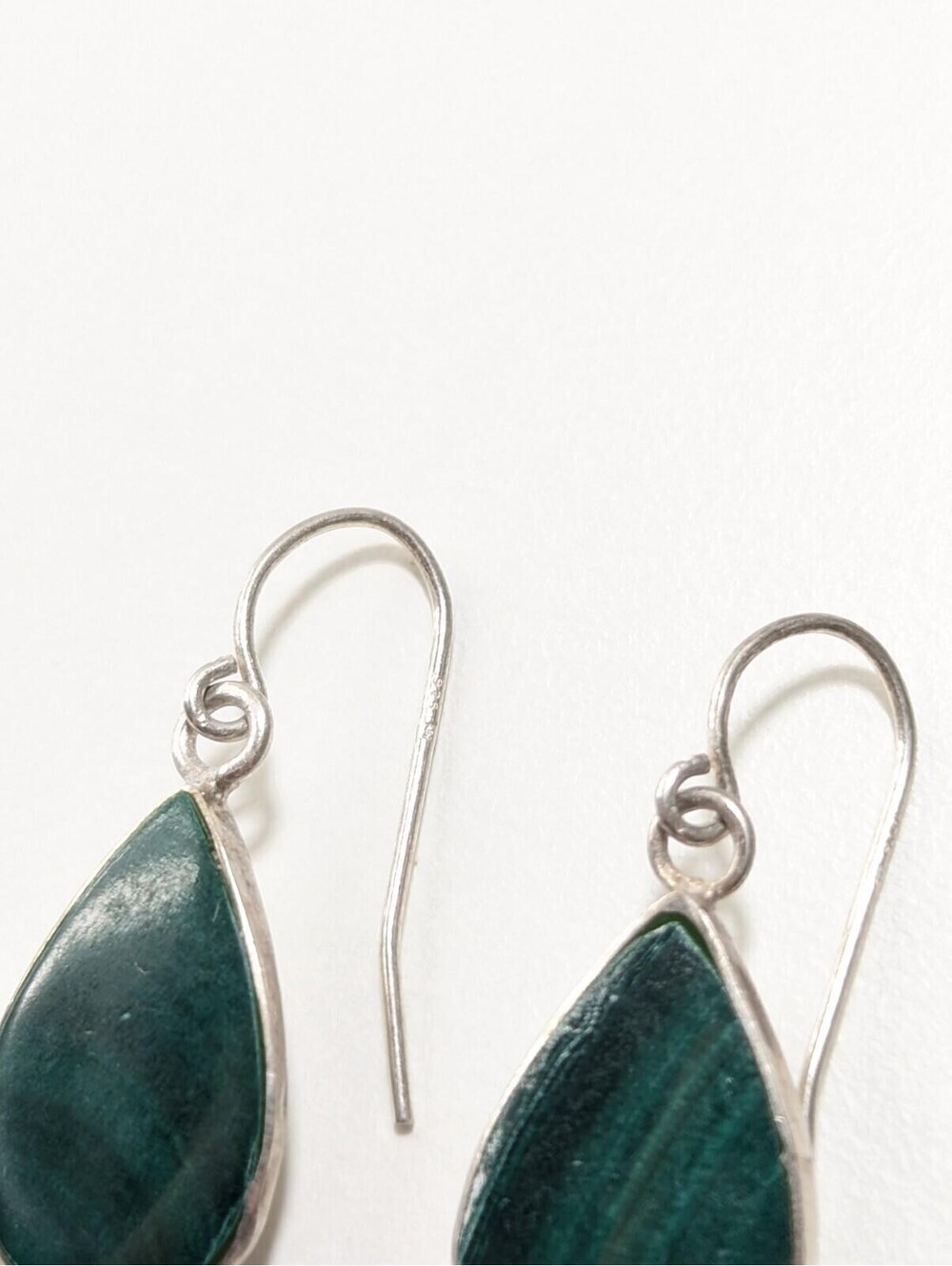 Sterling Silver Malachite Green Teardrop Marked 925 Dangle Stylish Earrings 2.4g - Picture 2 of 7